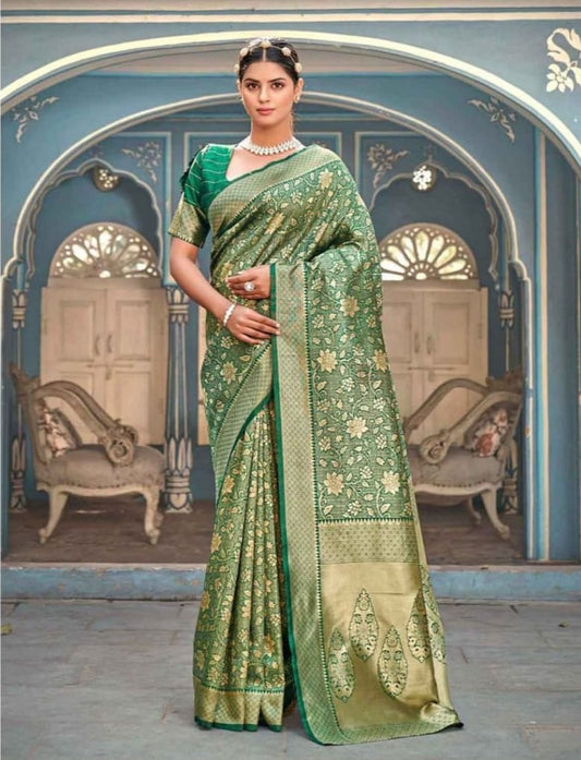 Stylish georgette saree with lightweight fabric, ideal for parties and special events.